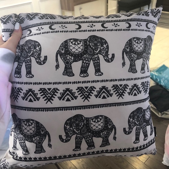 Cute elephant pillow - Picture 2 of 3